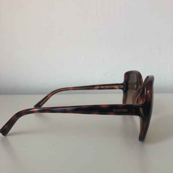 Gorgeous Valentino sunglasses! - Picture 5 of 7